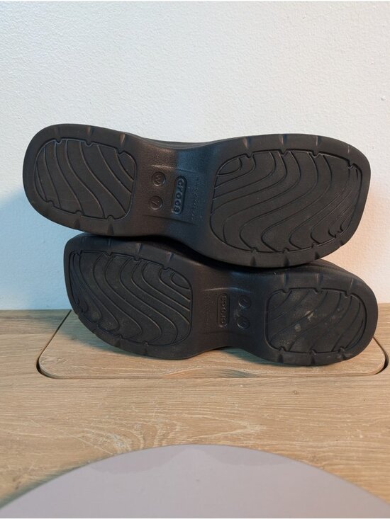 Women\'s Crocs Platform Skyline Slides Size 7 Slip on PVC Sandals Solid Black main image 5